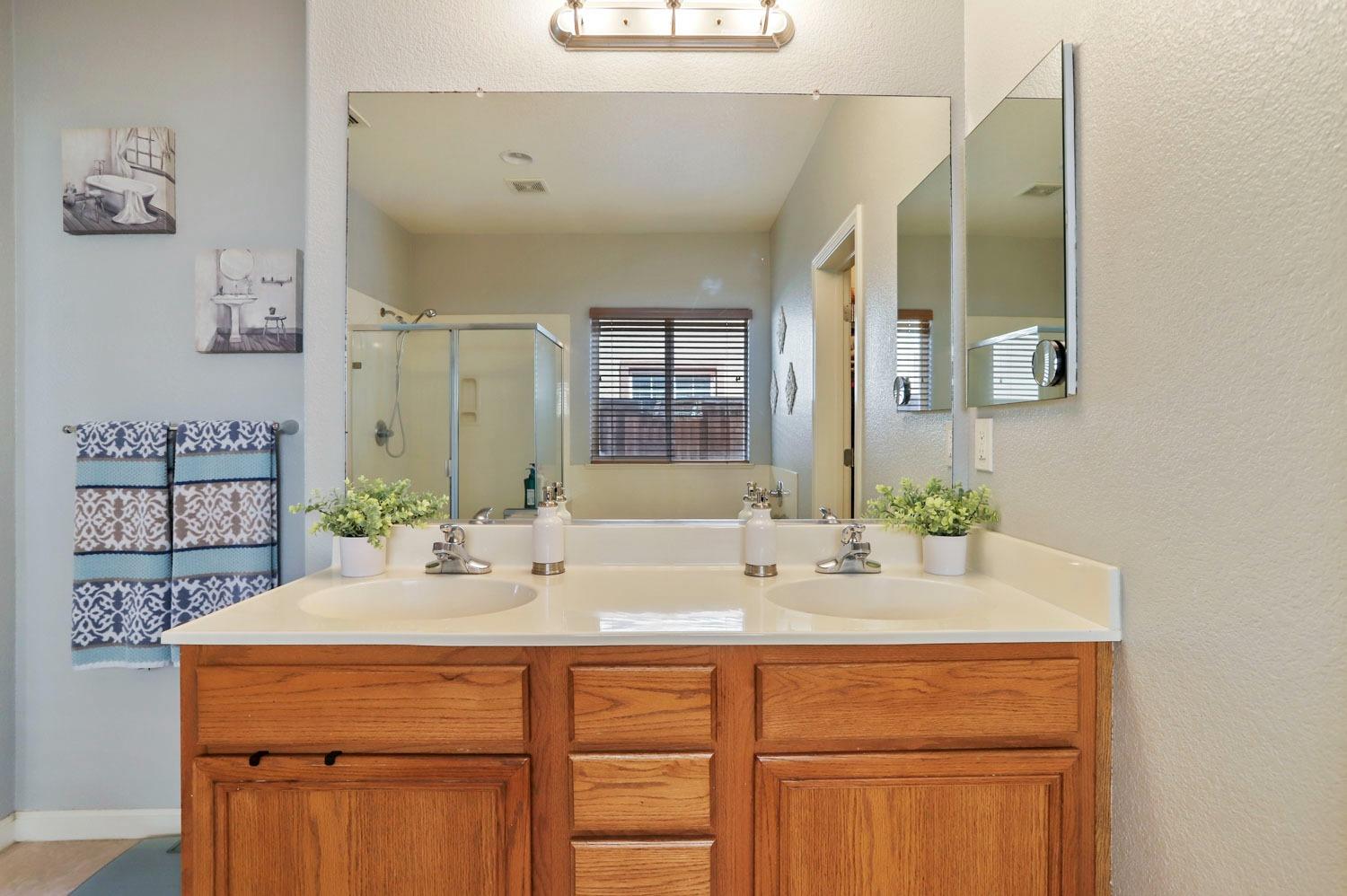 Detail Gallery Image 30 of 52 For 17724 Strawberry Glen St, Lathrop,  CA 95330 - 4 Beds | 3/1 Baths