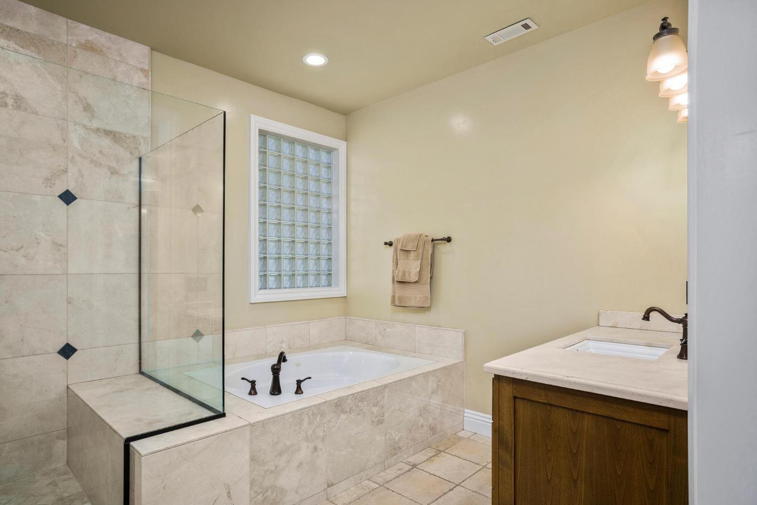 Detail Gallery Image 25 of 41 For 1281 Knolls Dr #217,  Copperopolis,  CA 95228 - 3 Beds | 3/1 Baths