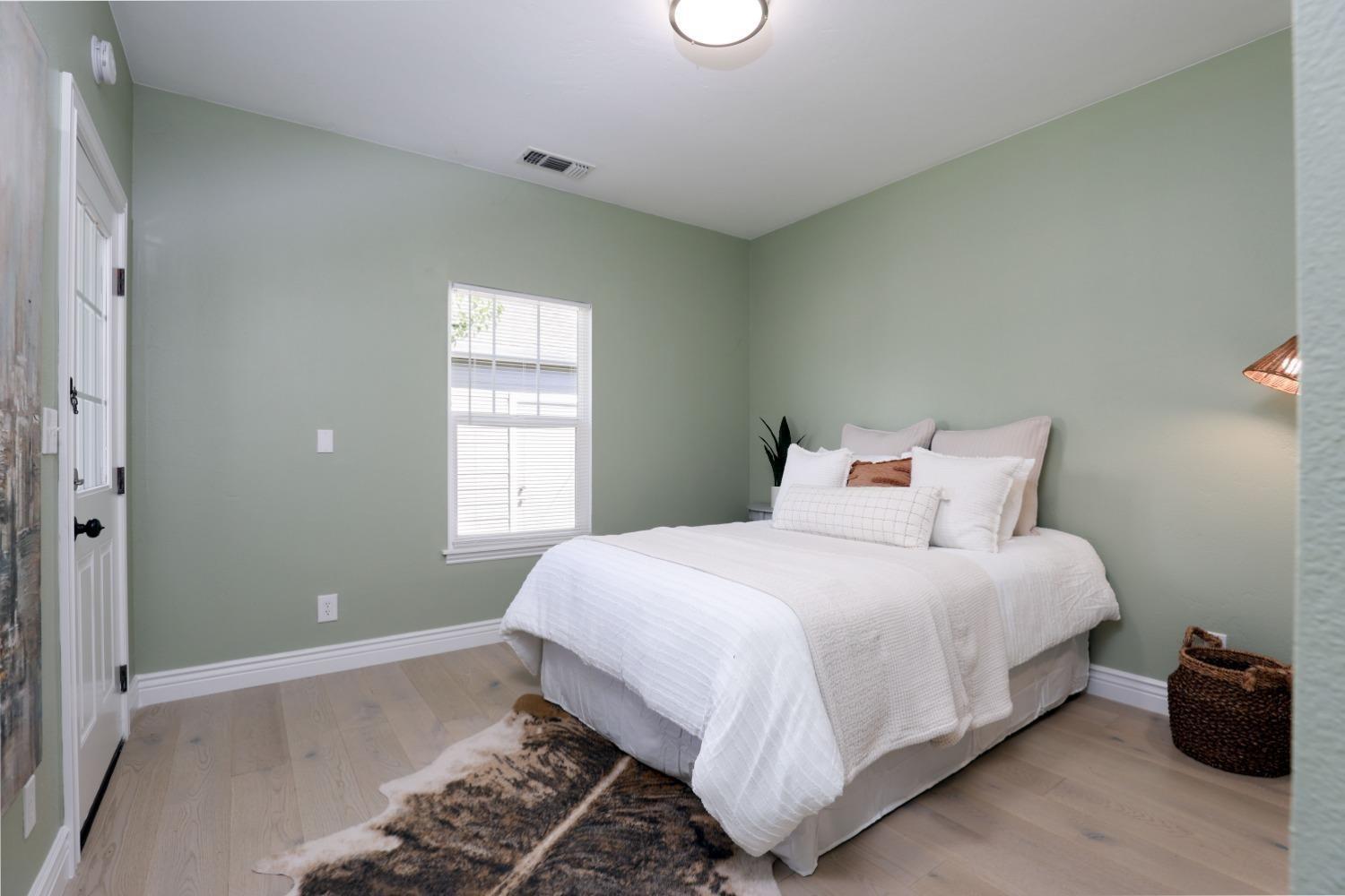 Detail Gallery Image 14 of 22 For 2531 27th St, Sacramento,  CA 95818 - 2 Beds | 2 Baths