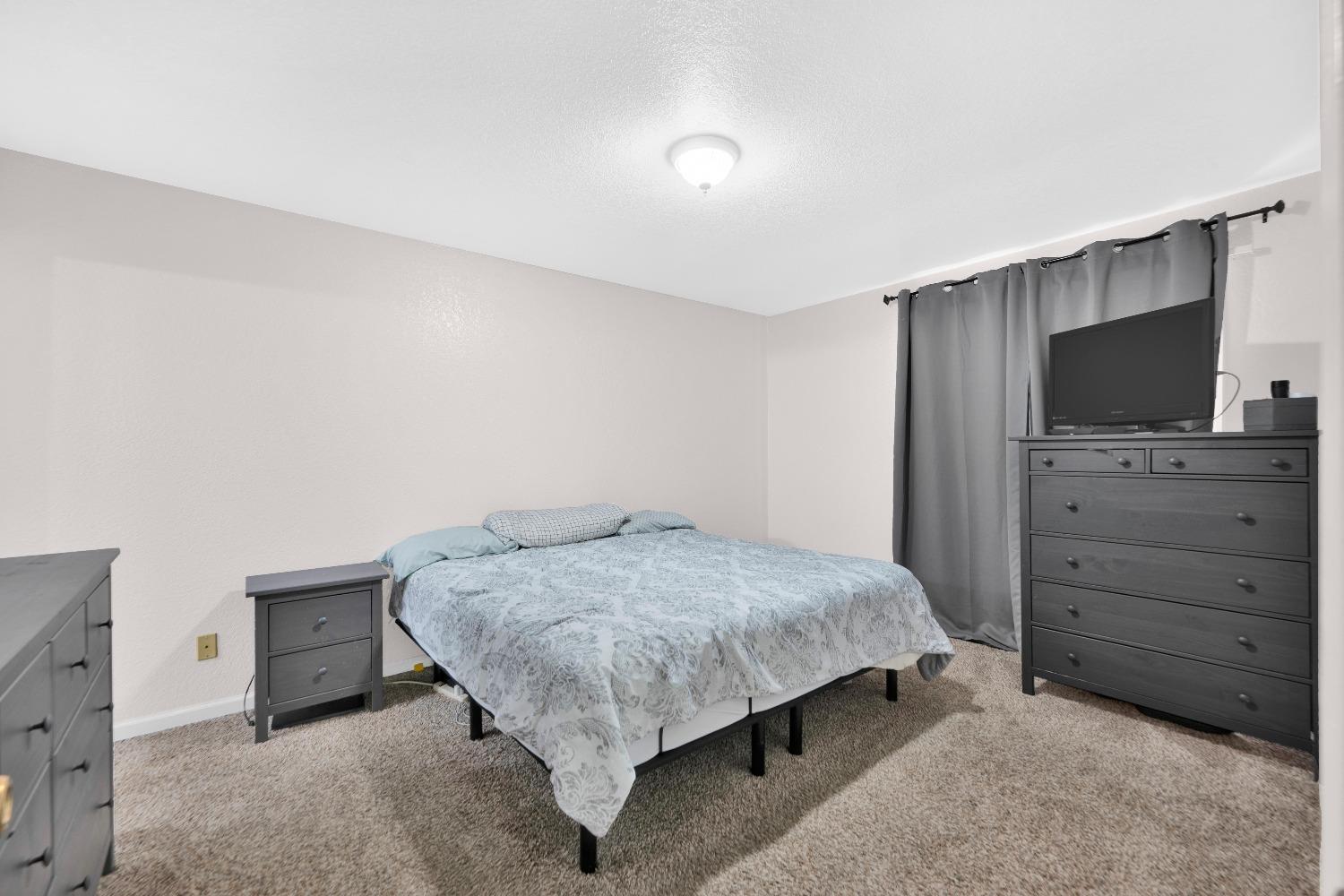 Detail Gallery Image 9 of 11 For 8304 Fintown Ct, Sacramento,  CA 95828 - 2 Beds | 2 Baths