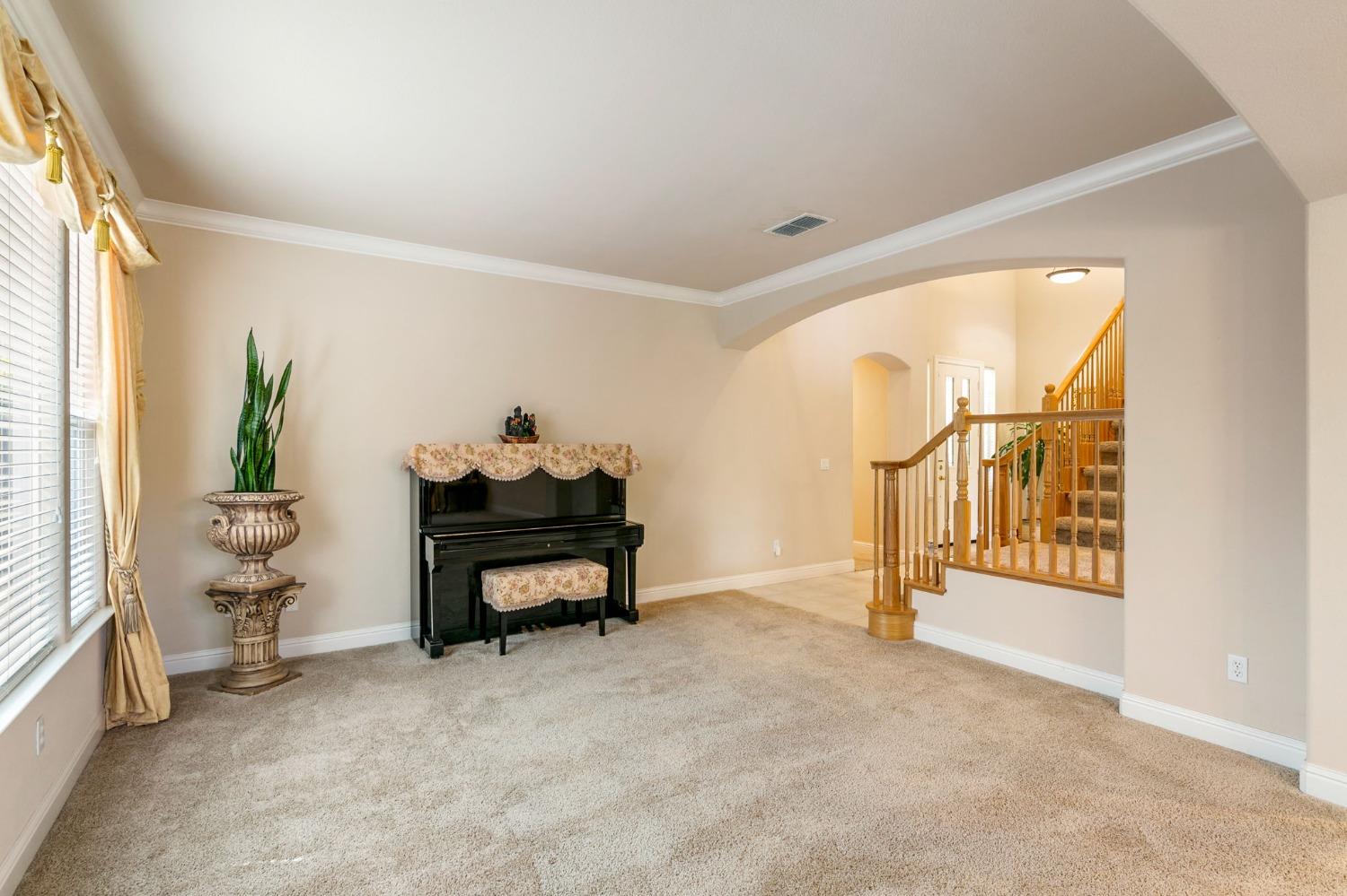 Detail Gallery Image 13 of 76 For 1680 Baroness Way, Roseville,  CA 95747 - 4 Beds | 4/1 Baths