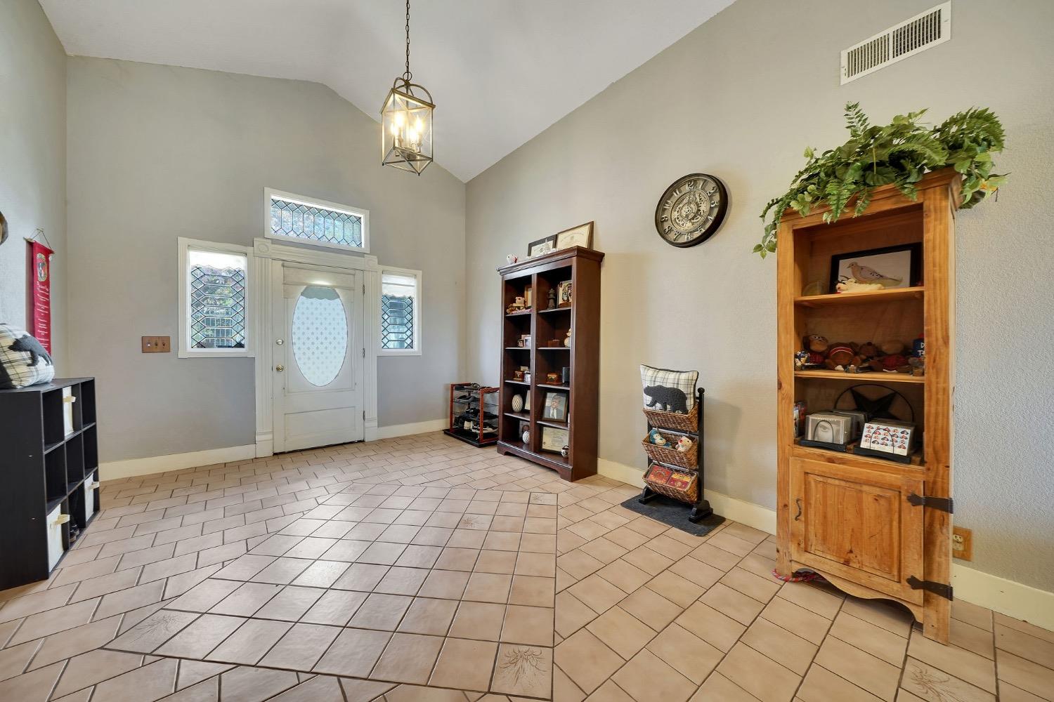 Detail Gallery Image 6 of 87 For 14001 Surrey Junction Ln, Sutter Creek,  CA 95685 - 3 Beds | 2/1 Baths