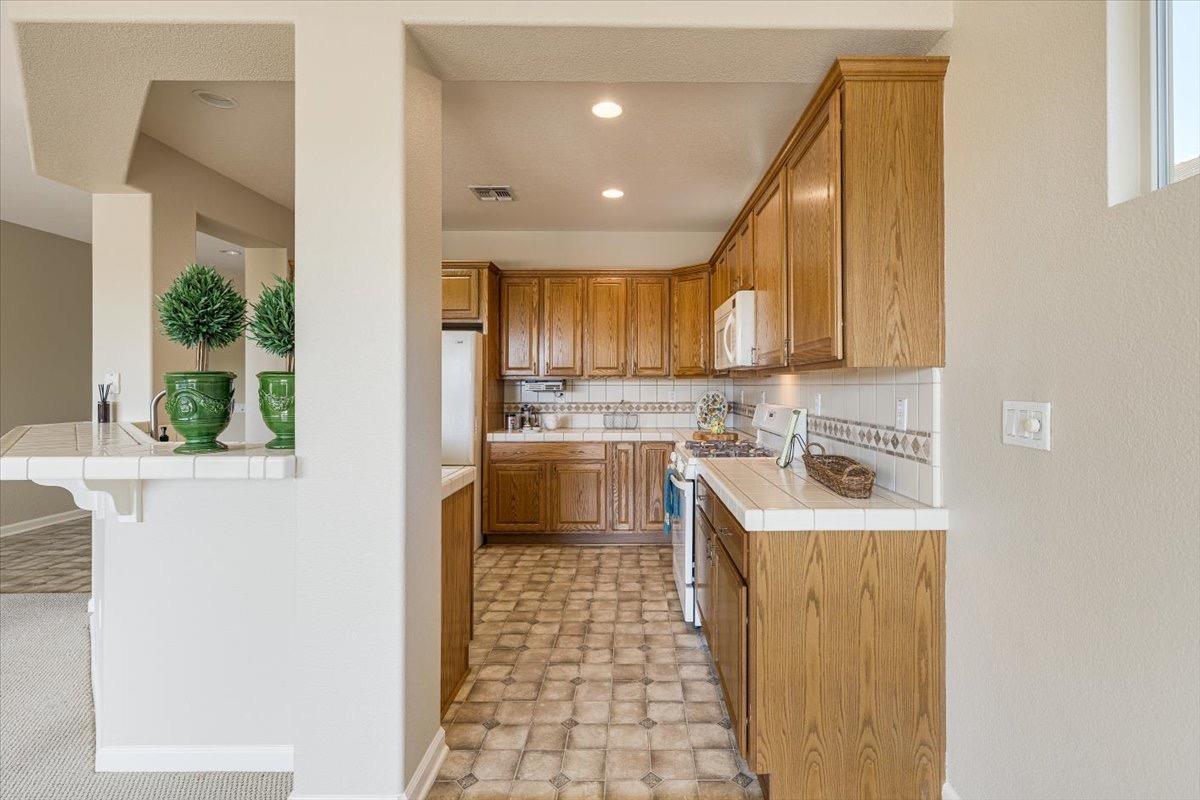 Detail Gallery Image 9 of 29 For 244 Lariat Loop, Lincoln,  CA 95648 - 2 Beds | 2 Baths