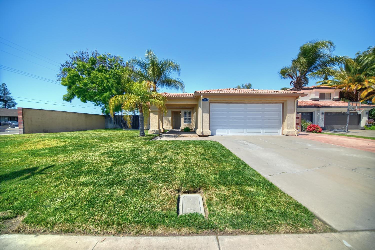 Detail Gallery Image 2 of 99 For 1193 Williams Ct, Manteca,  CA 95337 - 3 Beds | 2 Baths
