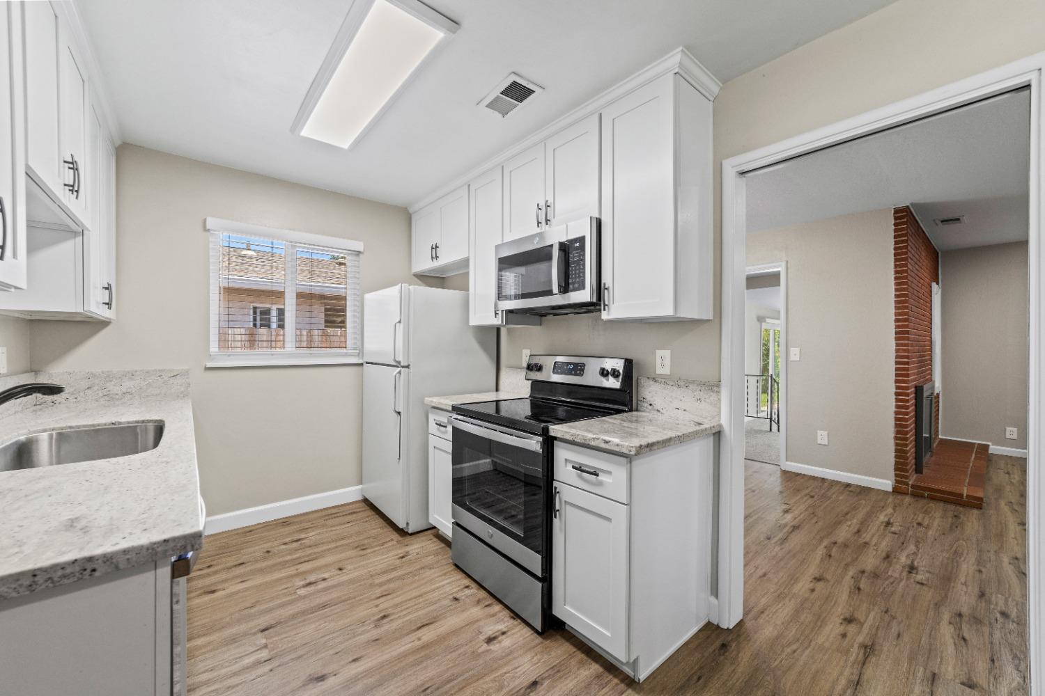 Detail Gallery Image 11 of 30 For 1625 Pennsylvania Ave, West Sacramento,  CA 95691 - 3 Beds | 1/1 Baths