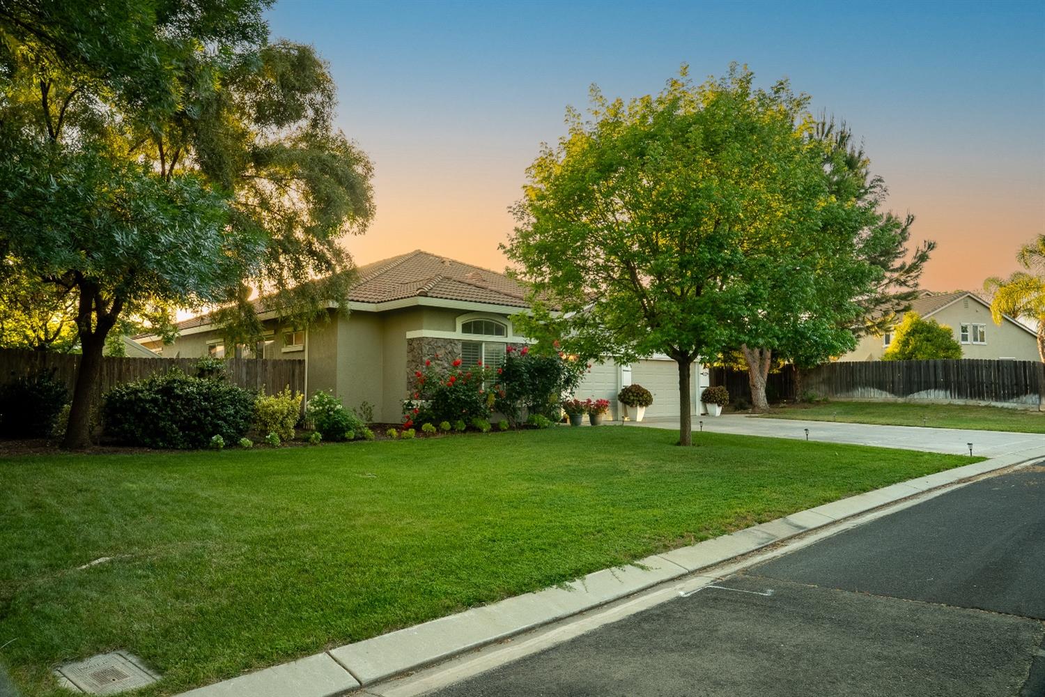 Detail Gallery Image 2 of 40 For 12170 Pheasant Run Blvd, Chowchilla,  CA 93610 - 4 Beds | 3 Baths