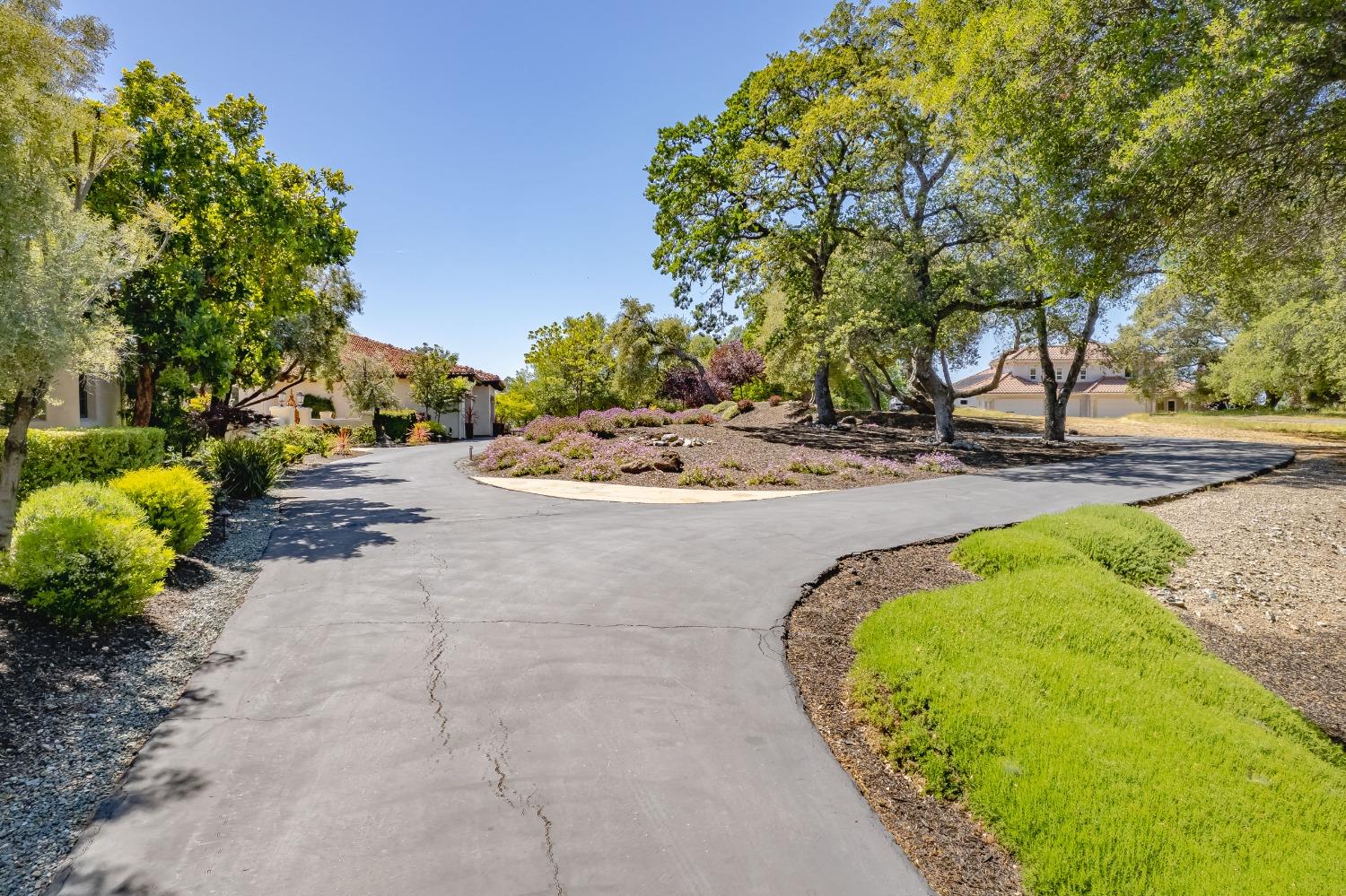 Detail Gallery Image 10 of 81 For 4331 Swift Cir, Shingle Springs,  CA 95682 - 6 Beds | 4/1 Baths