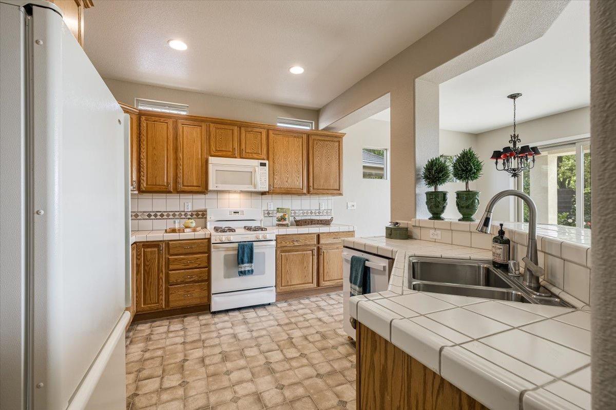 Detail Gallery Image 10 of 29 For 244 Lariat Loop, Lincoln,  CA 95648 - 2 Beds | 2 Baths