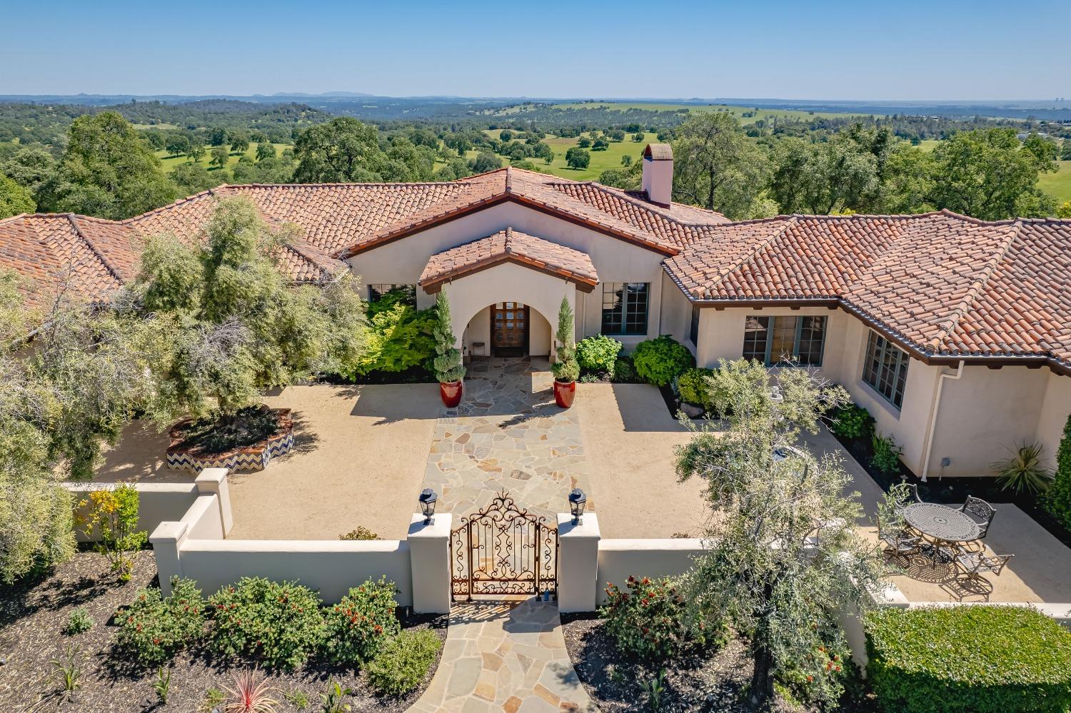 Detail Gallery Image 3 of 81 For 4331 Swift Cir, Shingle Springs,  CA 95682 - 6 Beds | 4/1 Baths