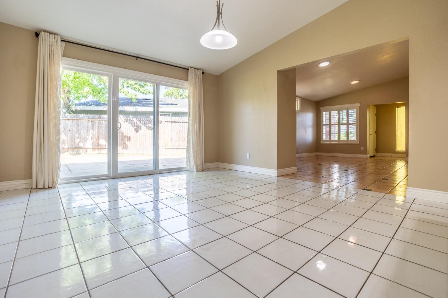 Detail Gallery Image 13 of 35 For 8547 Still Woods Ct, Sacramento,  CA 95828 - 2 Beds | 2 Baths