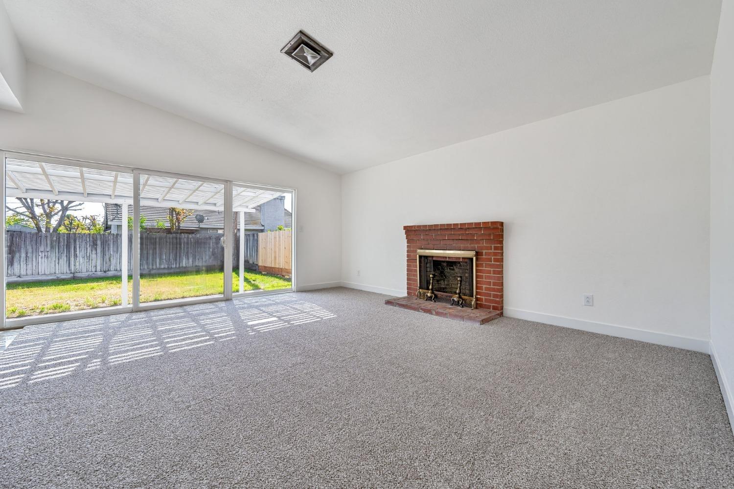 Detail Gallery Image 14 of 39 For 1208 S Sunset Dr, Lodi,  CA 95240 - 3 Beds | 2 Baths