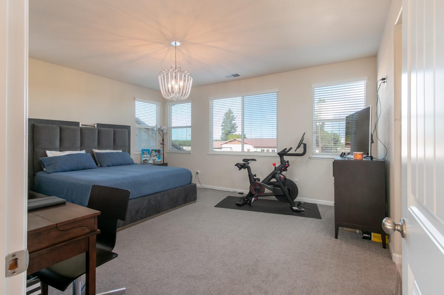 Detail Gallery Image 17 of 27 For 2104 Melody Ln, Modesto,  CA 95355 - 4 Beds | 4/1 Baths