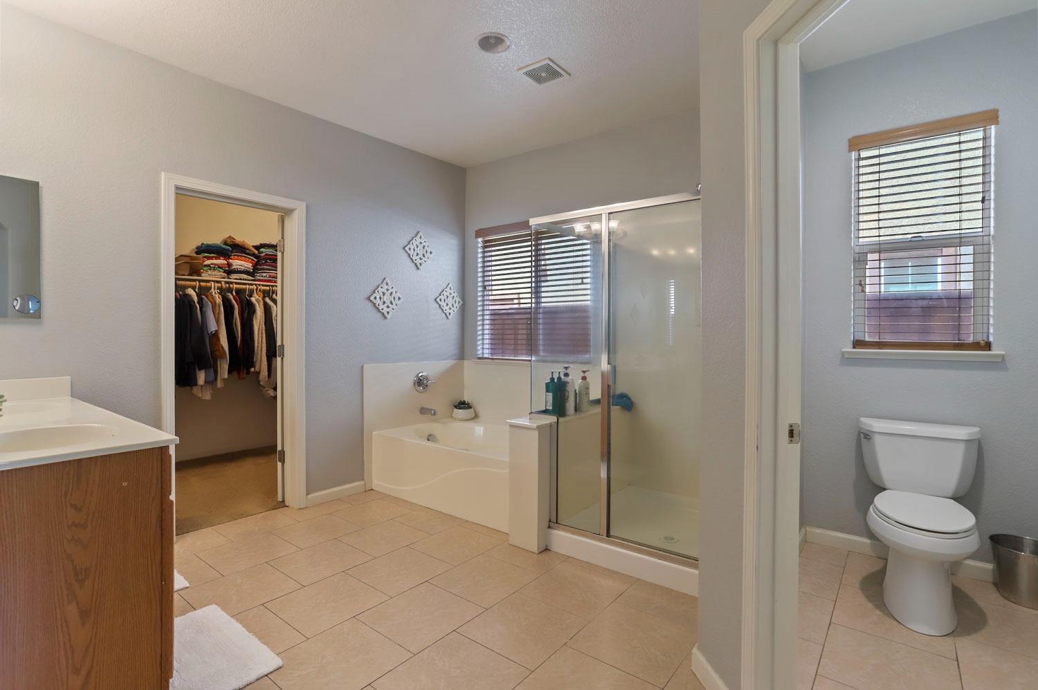 Detail Gallery Image 28 of 52 For 17724 Strawberry Glen St, Lathrop,  CA 95330 - 4 Beds | 3/1 Baths