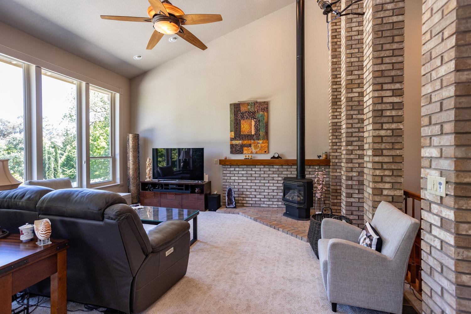 Detail Gallery Image 7 of 53 For 9961 Poppy Hills Dr, Oakdale,  CA 95361 - 3 Beds | 2/1 Baths