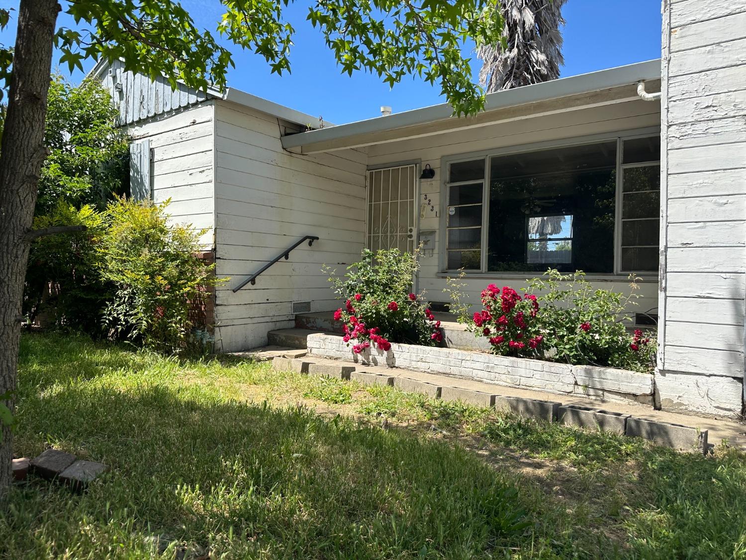 Detail Gallery Image 1 of 1 For 3231 32nd Ave, Sacramento,  CA 95824 - 3 Beds | 1/1 Baths