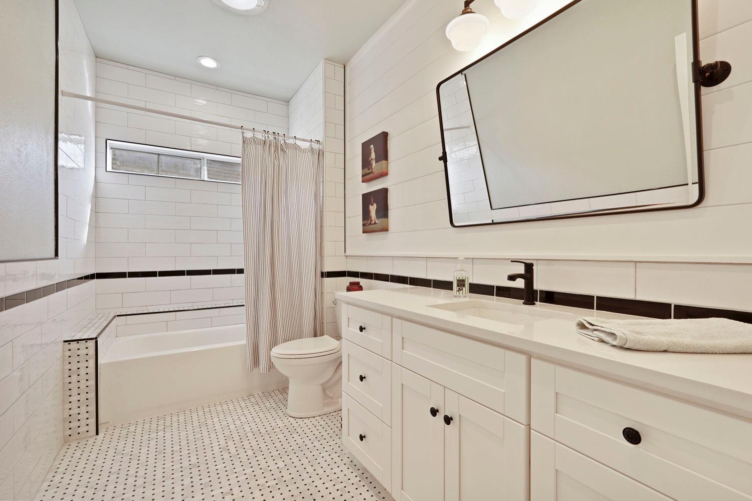 Detail Gallery Image 24 of 44 For 19357 Page Ct, Woodbridge,  CA 95258 - 3 Beds | 2/1 Baths