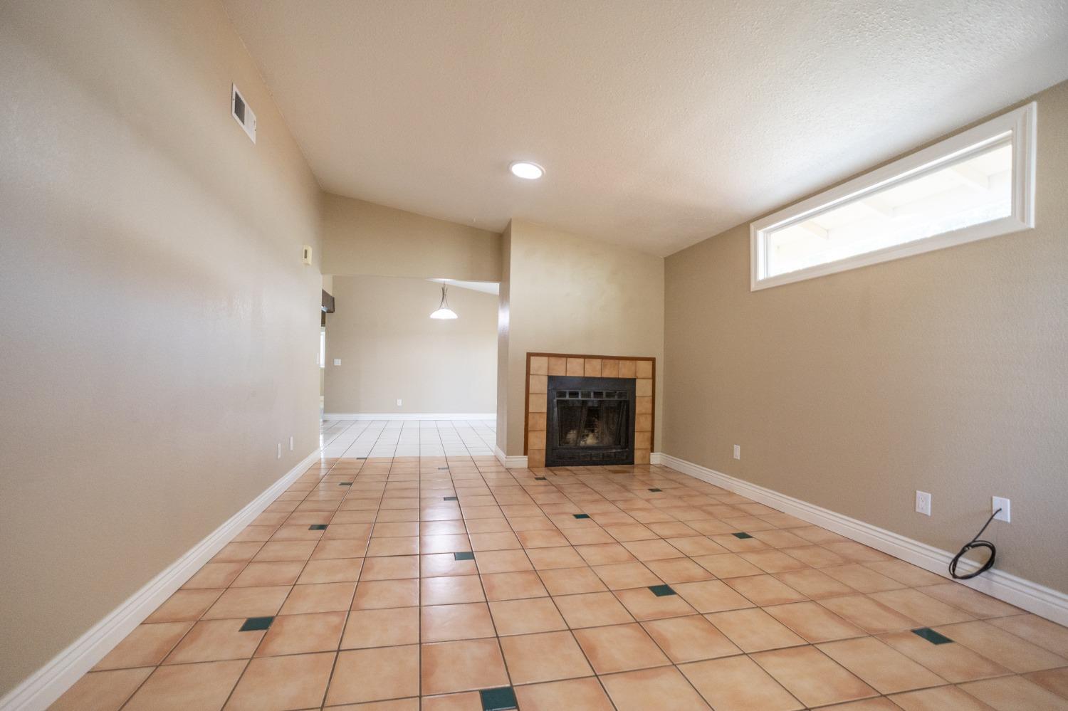 Detail Gallery Image 2 of 35 For 8547 Still Woods Ct, Sacramento,  CA 95828 - 2 Beds | 2 Baths
