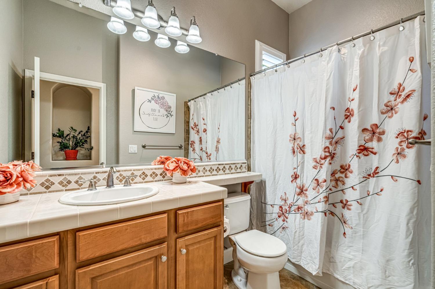 Detail Gallery Image 34 of 63 For 201 Woodhaven Pl, West Sacramento,  CA 95605 - 4 Beds | 3 Baths