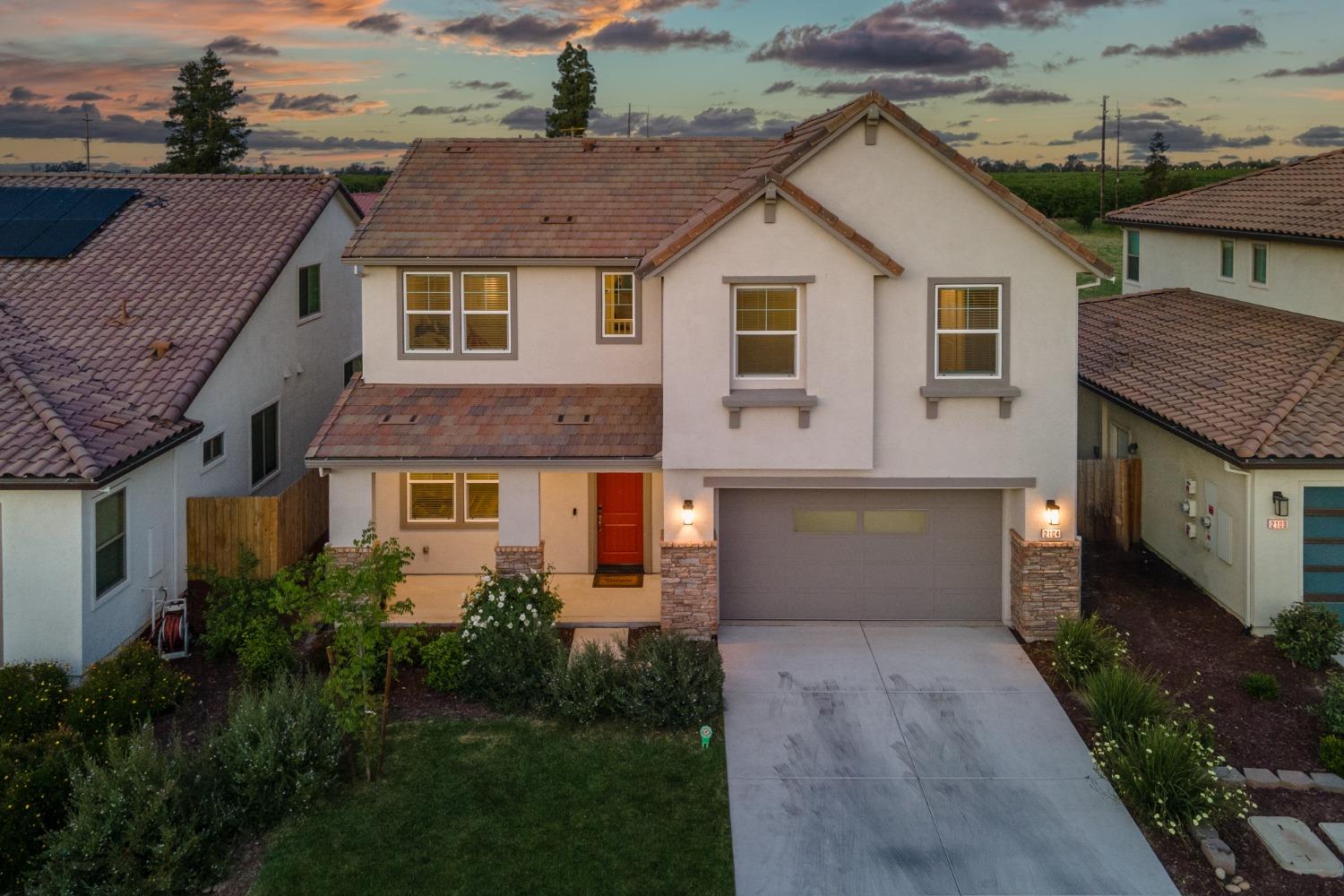 Detail Gallery Image 1 of 27 For 2104 Melody Ln, Modesto,  CA 95355 - 4 Beds | 4/1 Baths