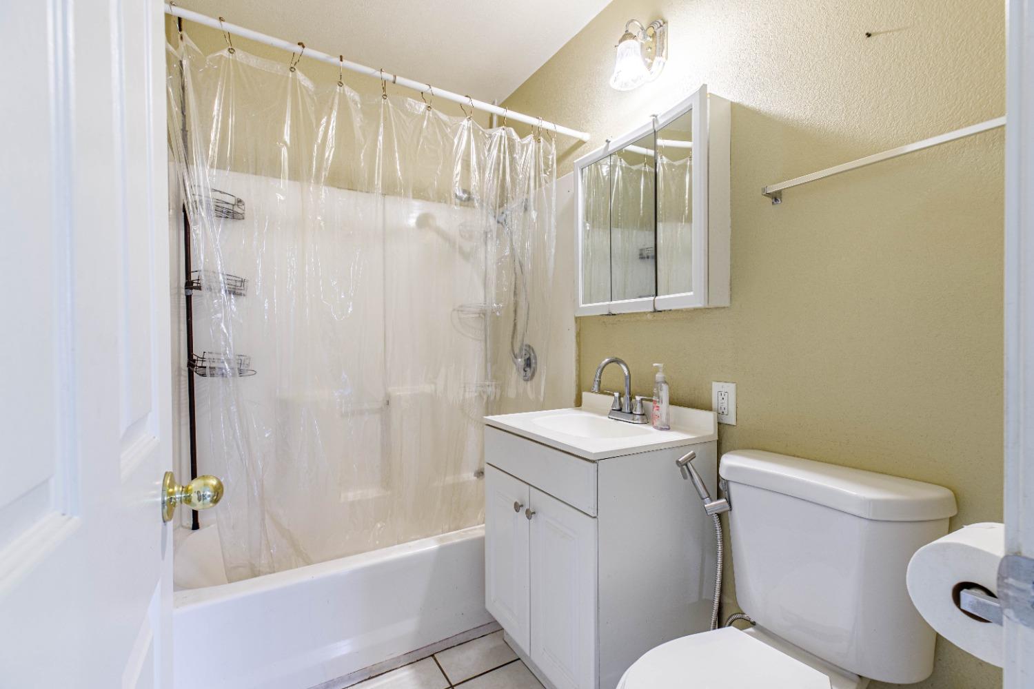 Detail Gallery Image 15 of 32 For 920 Houser Ln, Modesto,  CA 95351 - 3 Beds | 1/1 Baths