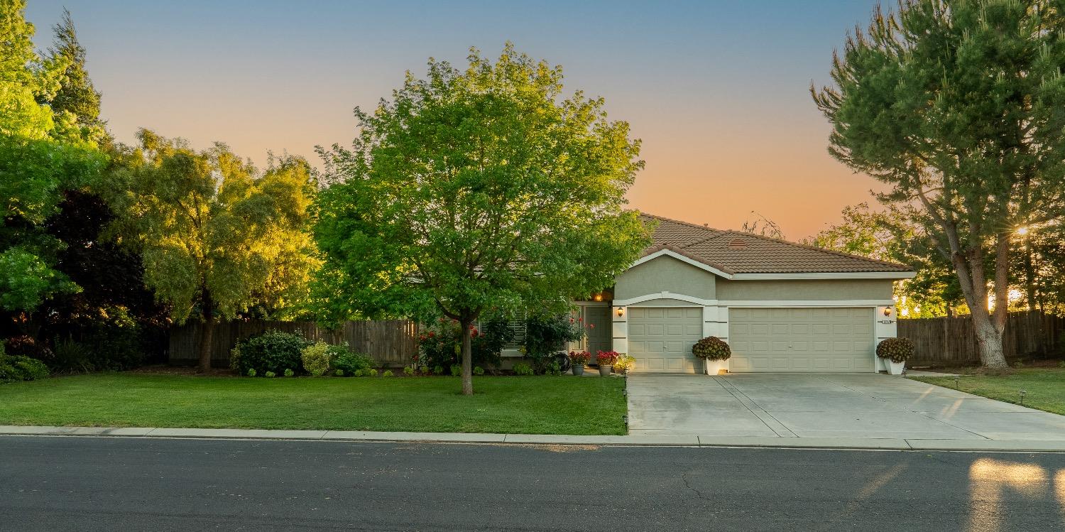 Detail Gallery Image 3 of 40 For 12170 Pheasant Run Blvd, Chowchilla,  CA 93610 - 4 Beds | 3 Baths