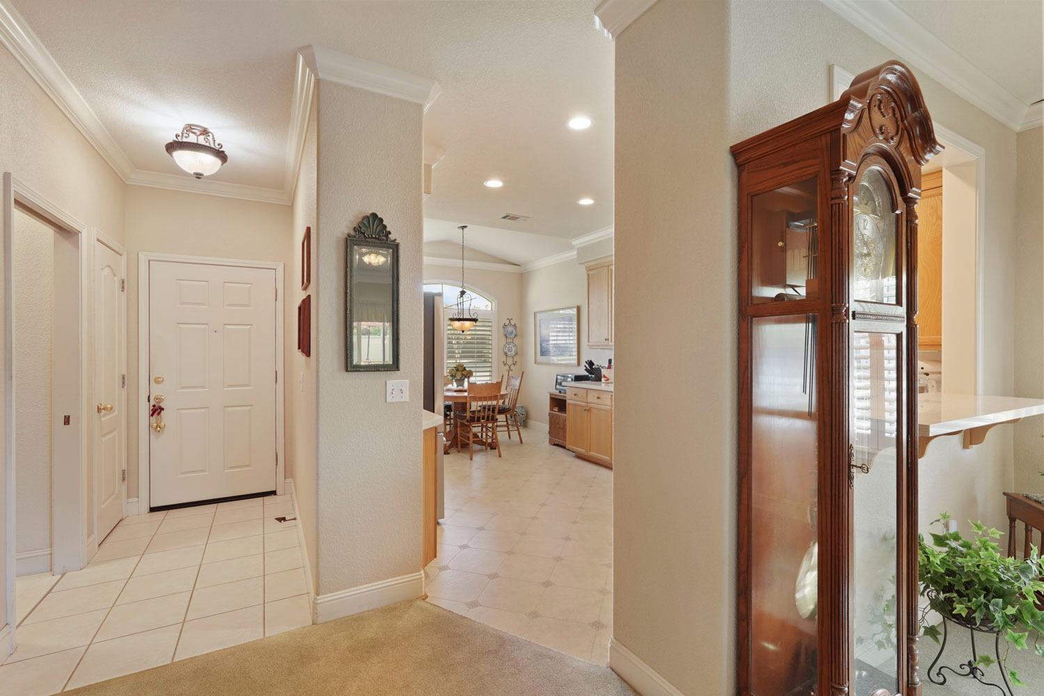 Detail Gallery Image 12 of 38 For 944 Pearwood Cir, Lodi,  CA 95242 - 3 Beds | 2 Baths