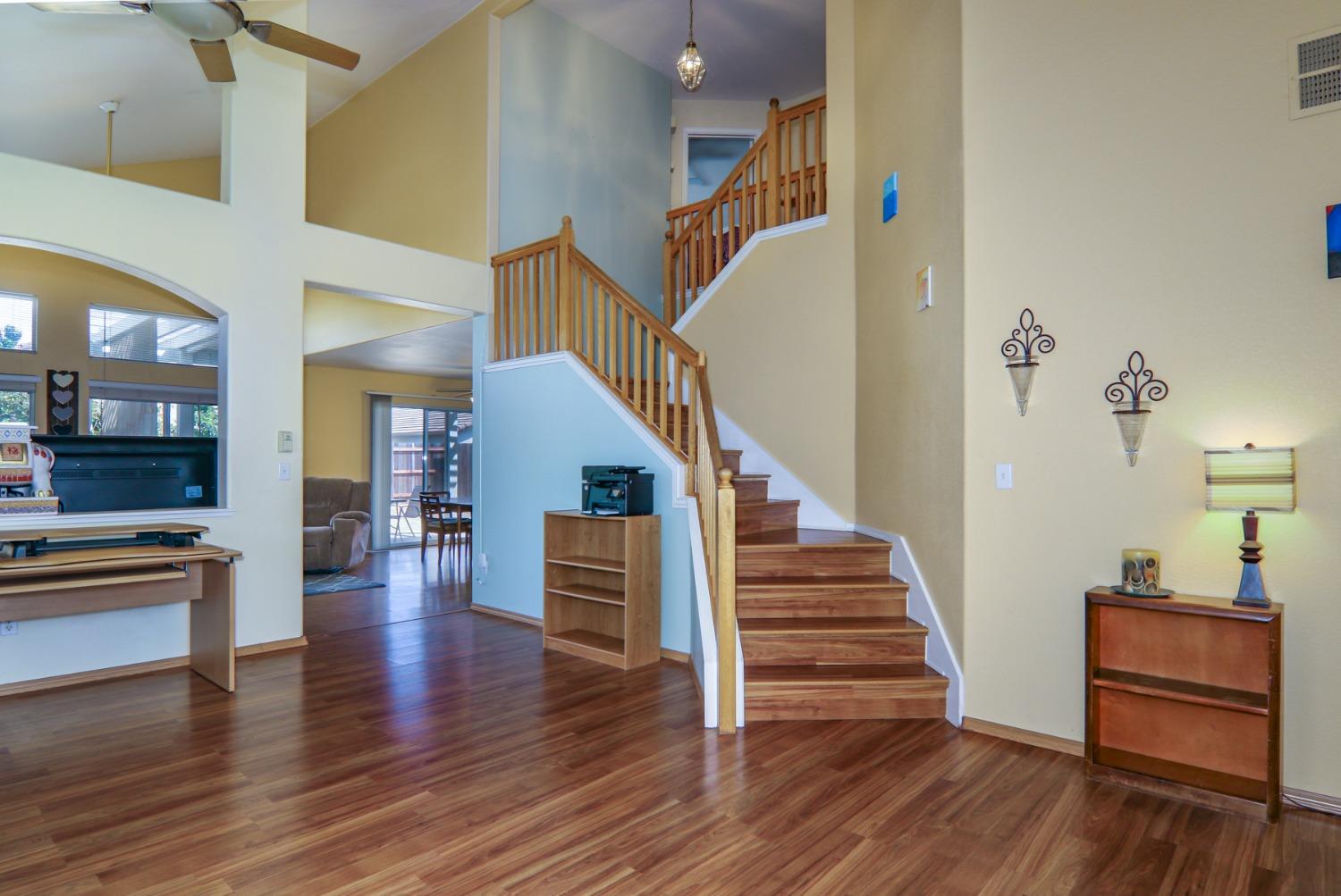 Detail Gallery Image 5 of 38 For 2440 Thistle Way, Lincoln,  CA 95648 - 4 Beds | 2/1 Baths