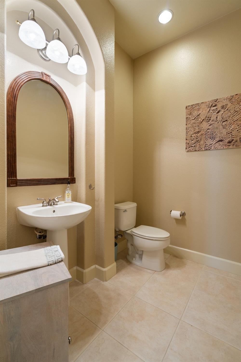 Detail Gallery Image 27 of 37 For 5016 Archcrest Way, Sacramento,  CA 95835 - 3 Beds | 2/1 Baths