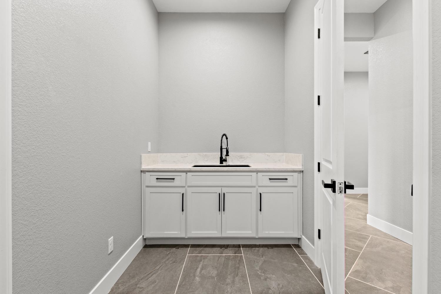 Detail Gallery Image 26 of 38 For 126 Mylnar Ave, Manteca,  CA 95336 - 4 Beds | 4/1 Baths