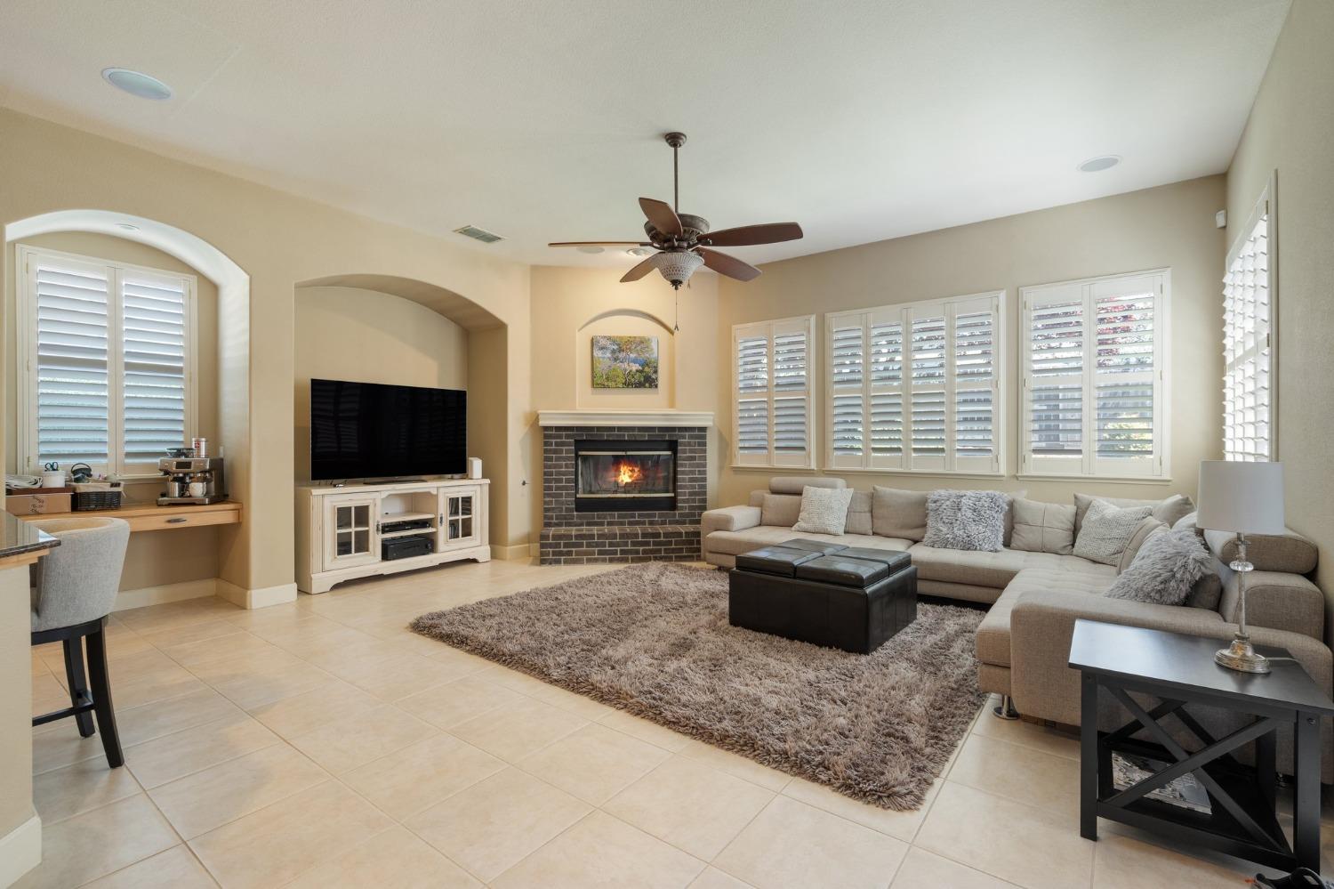 Detail Gallery Image 7 of 37 For 5016 Archcrest Way, Sacramento,  CA 95835 - 3 Beds | 2/1 Baths