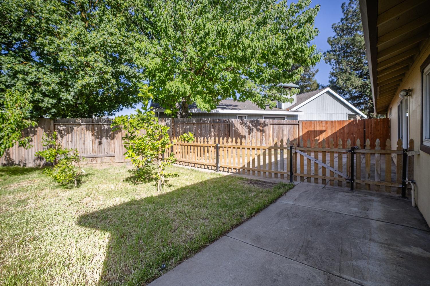 Detail Gallery Image 27 of 35 For 8547 Still Woods Ct, Sacramento,  CA 95828 - 2 Beds | 2 Baths