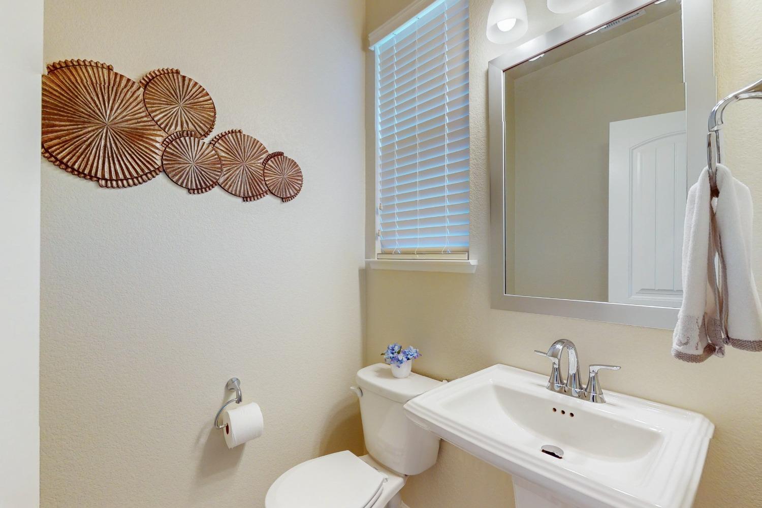 Detail Gallery Image 15 of 27 For 2104 Melody Ln, Modesto,  CA 95355 - 4 Beds | 4/1 Baths