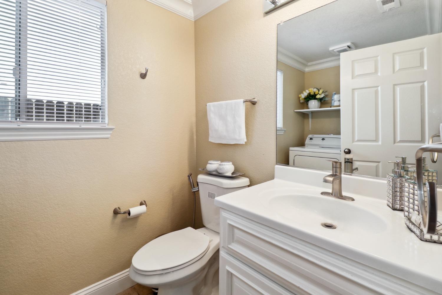 Detail Gallery Image 33 of 43 For 8520 Oakenshield Cir, Antelope,  CA 95843 - 3 Beds | 2/1 Baths