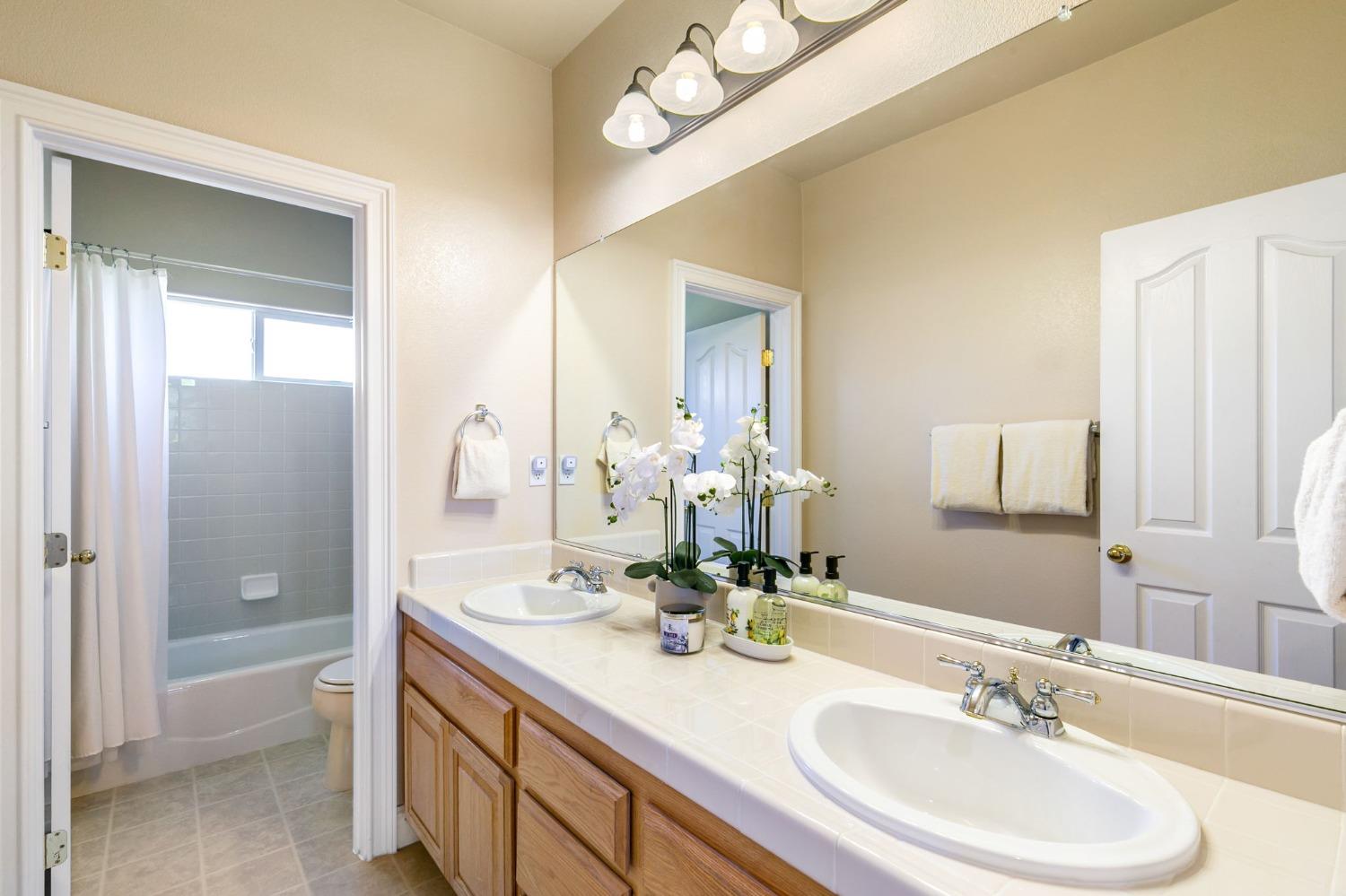 Detail Gallery Image 53 of 76 For 1680 Baroness Way, Roseville,  CA 95747 - 4 Beds | 4/1 Baths