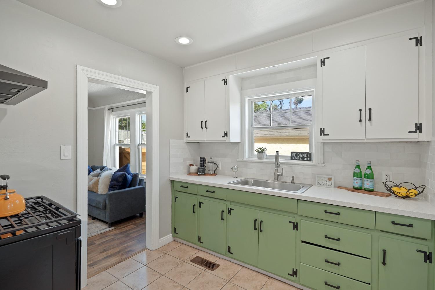 Detail Gallery Image 20 of 41 For 1914 Elmwood Ave, Stockton,  CA 95204 - 4 Beds | 2 Baths