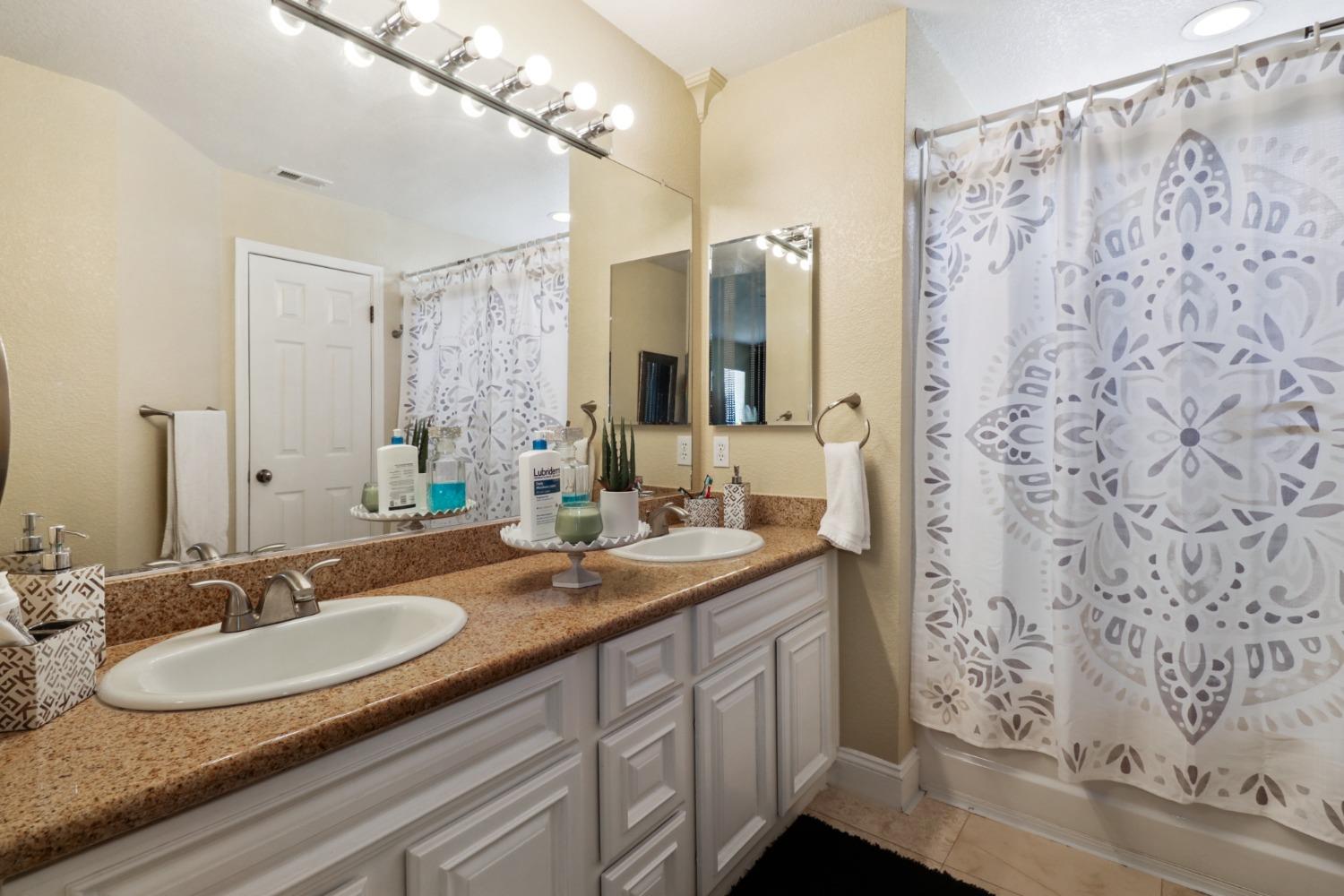 Detail Gallery Image 25 of 43 For 8520 Oakenshield Cir, Antelope,  CA 95843 - 3 Beds | 2/1 Baths
