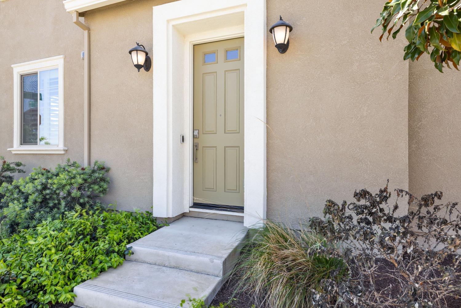 Detail Gallery Image 2 of 36 For 8886 Solo Way, Elk Grove,  CA 95757 - 3 Beds | 2/1 Baths