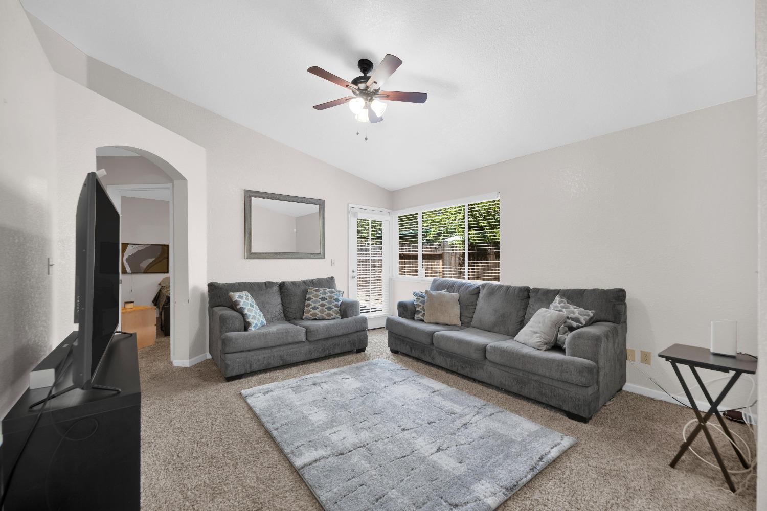 Detail Gallery Image 5 of 11 For 8304 Fintown Ct, Sacramento,  CA 95828 - 2 Beds | 2 Baths