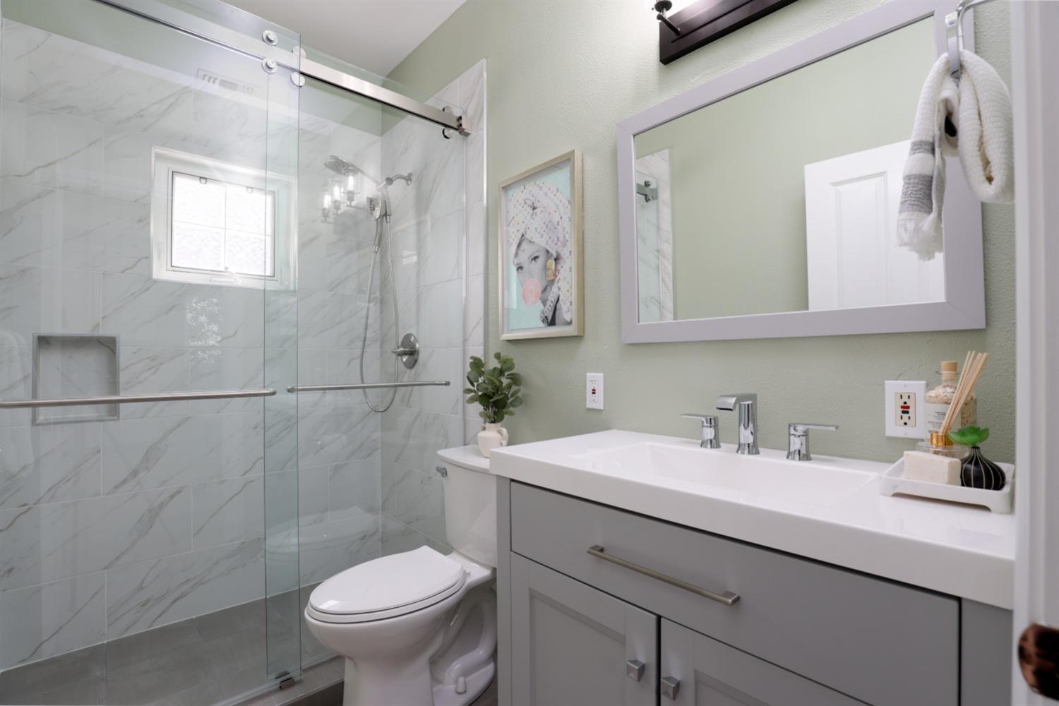 Detail Gallery Image 13 of 22 For 2531 27th St, Sacramento,  CA 95818 - 2 Beds | 2 Baths