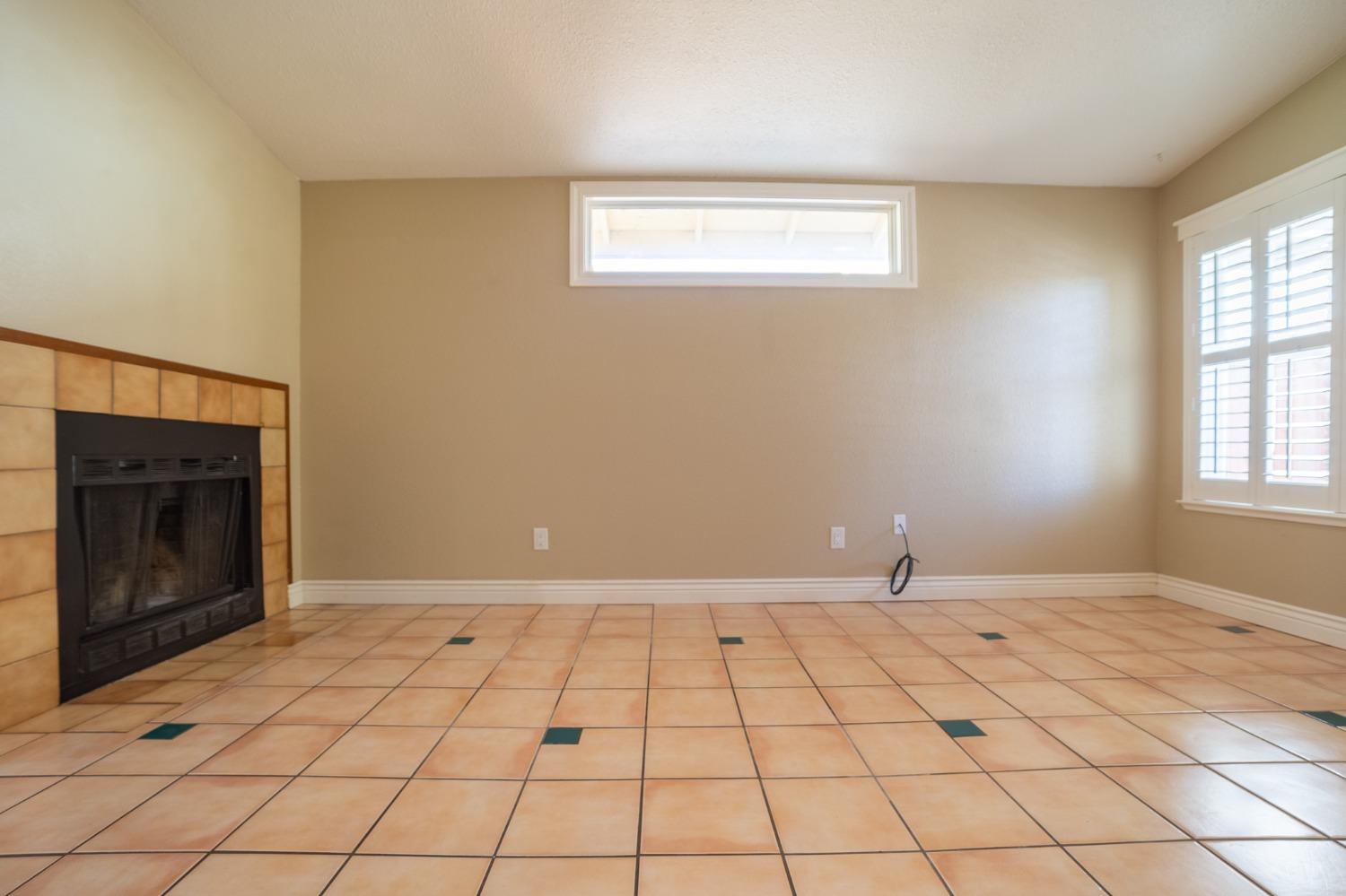 Detail Gallery Image 4 of 35 For 8547 Still Woods Ct, Sacramento,  CA 95828 - 2 Beds | 2 Baths