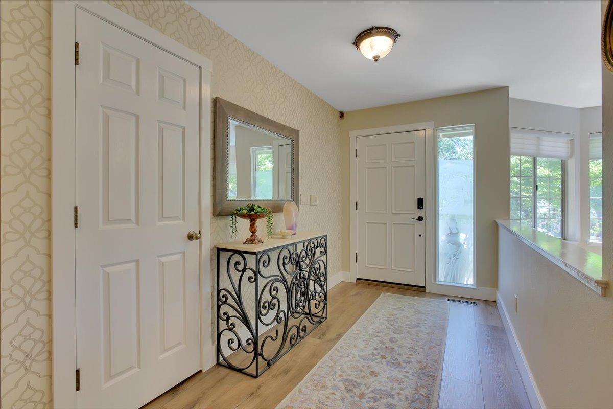 Detail Gallery Image 6 of 75 For 6715 Niblick Court, Auburn,  CA 95602 - 3 Beds | 2/1 Baths