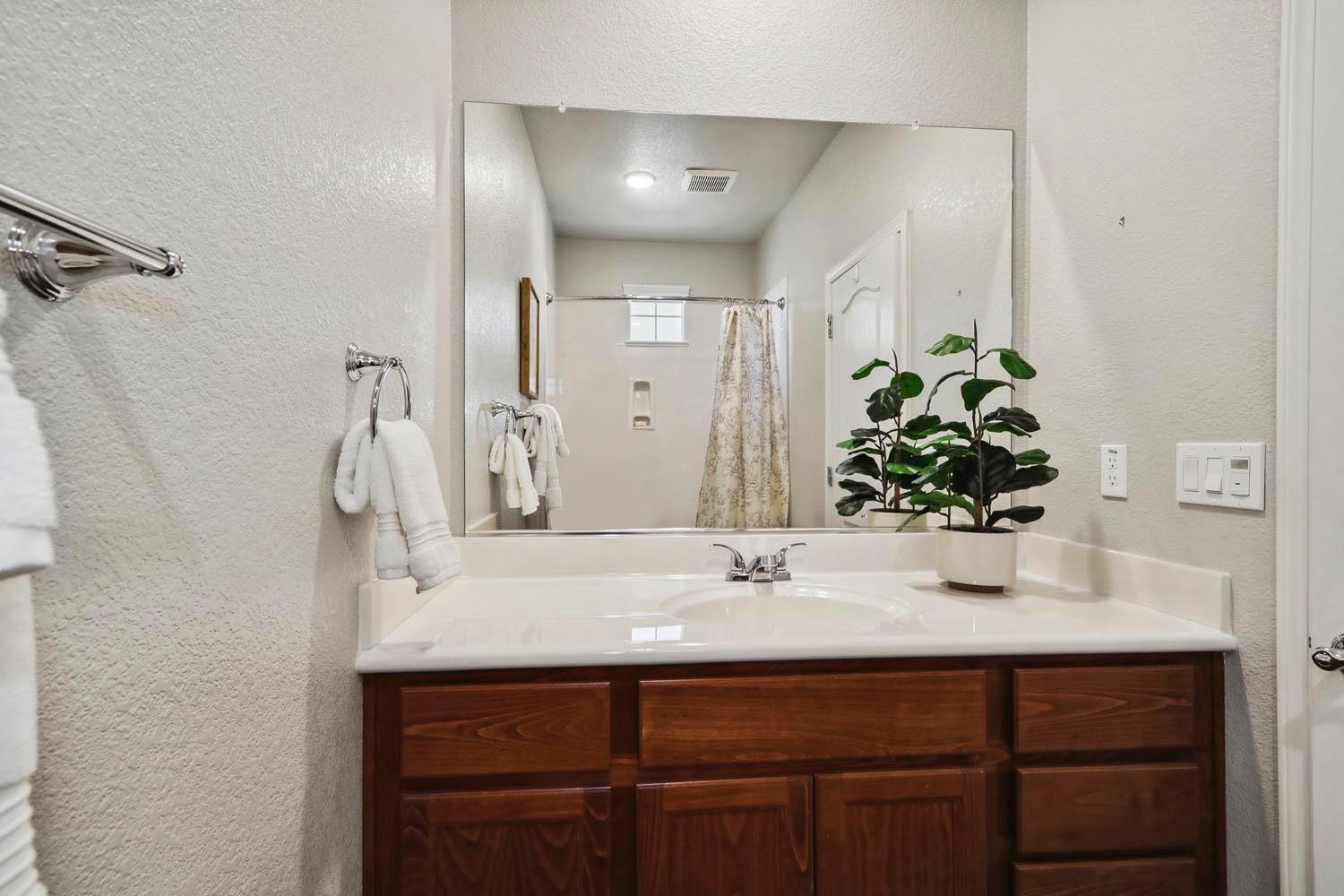 Detail Gallery Image 18 of 30 For 3817 Miners Ravine Dr, Roseville,  CA 95661 - 3 Beds | 2/1 Baths