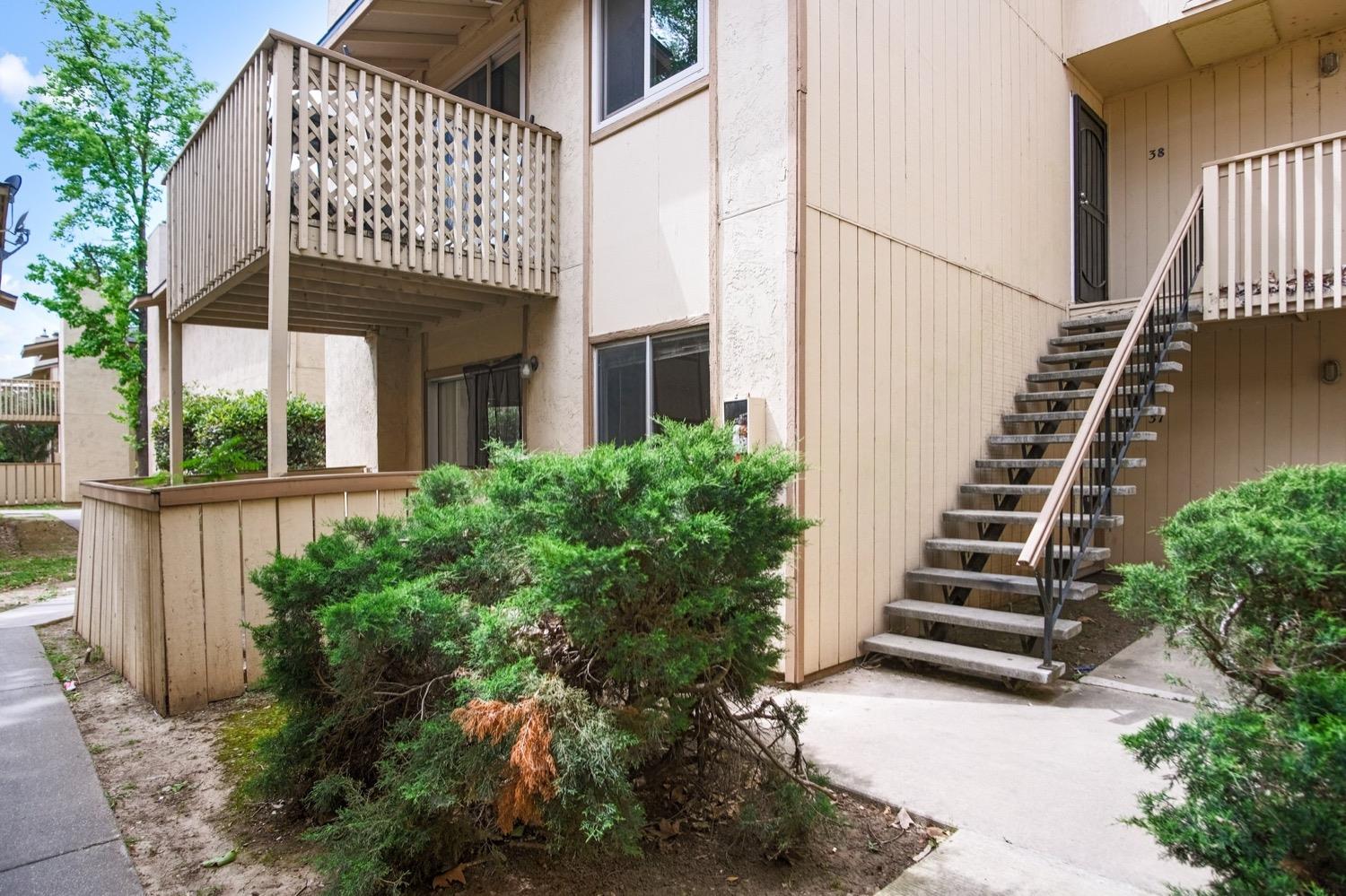Detail Gallery Image 1 of 22 For 328 Northbank Ct #37,  Stockton,  CA 95207 - 2 Beds | 1 Baths