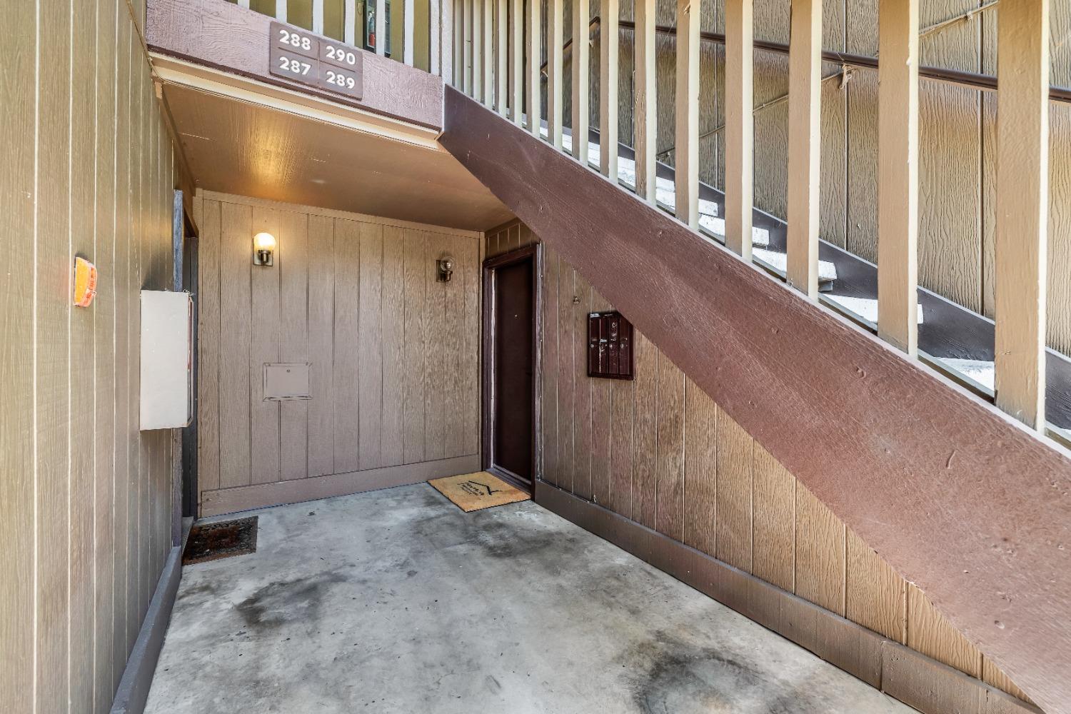 Detail Gallery Image 4 of 31 For 2434 Larkspur Ln #289,  Sacramento,  CA 95825 - 1 Beds | 1 Baths