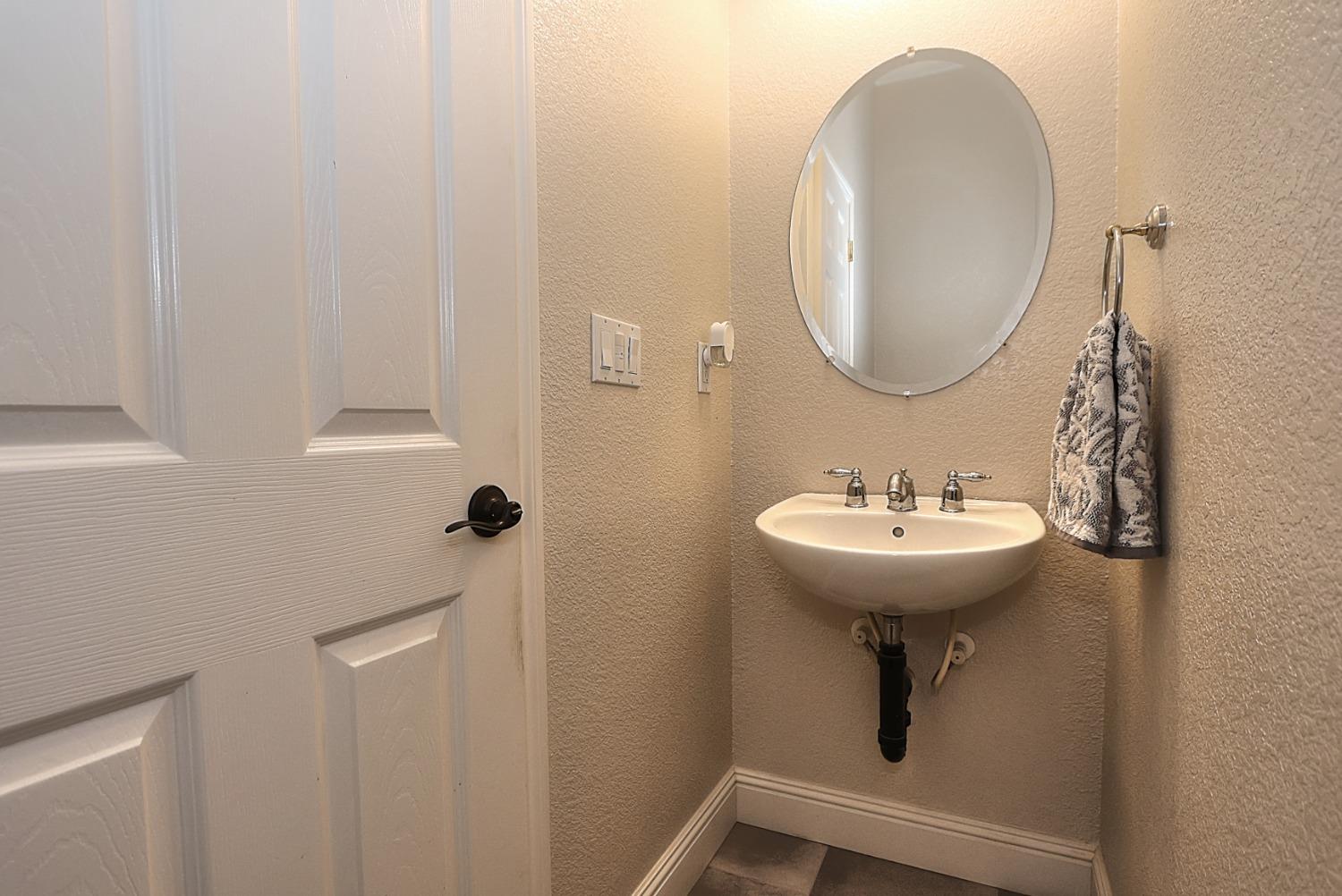 Detail Gallery Image 37 of 69 For 924 Cottrell Way, Galt,  CA 95632 - 5 Beds | 2/1 Baths