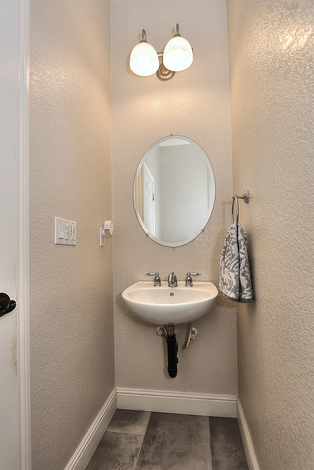 Detail Gallery Image 36 of 69 For 924 Cottrell Way, Galt,  CA 95632 - 5 Beds | 2/1 Baths