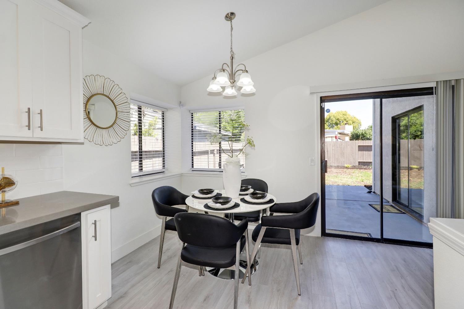 Detail Gallery Image 16 of 42 For 6441 Sunnyfield Way, Sacramento,  CA 95823 - 3 Beds | 2 Baths