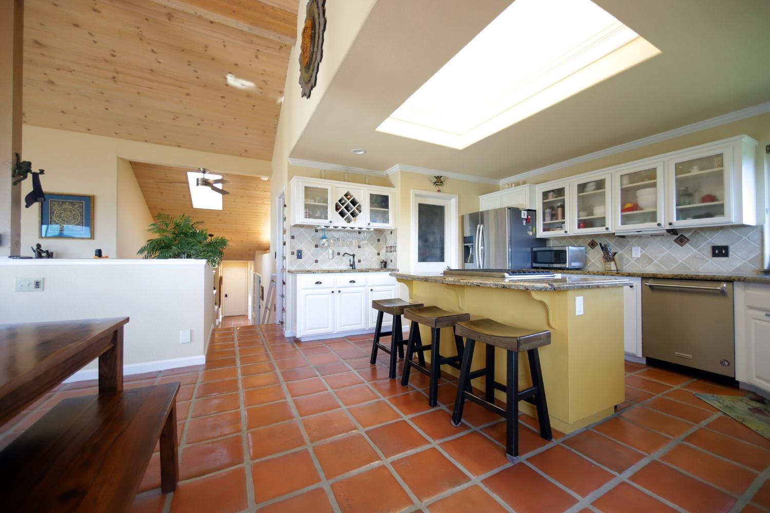 Detail Gallery Image 16 of 61 For 3476 Airport Rd, Placerville,  CA 95667 - 4 Beds | 3/1 Baths