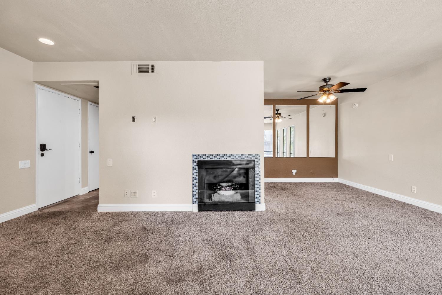 Detail Gallery Image 8 of 31 For 2434 Larkspur Ln #289,  Sacramento,  CA 95825 - 1 Beds | 1 Baths