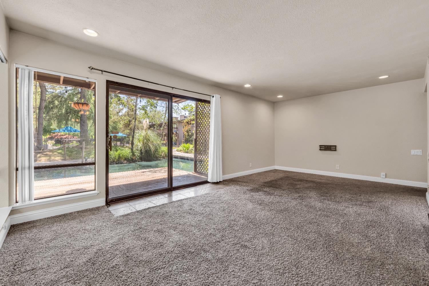 Detail Gallery Image 7 of 31 For 2434 Larkspur Ln #289,  Sacramento,  CA 95825 - 1 Beds | 1 Baths